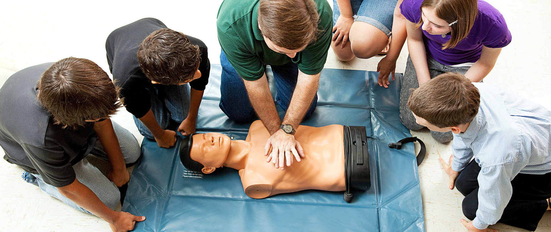 CPR trainees watching their instructor
